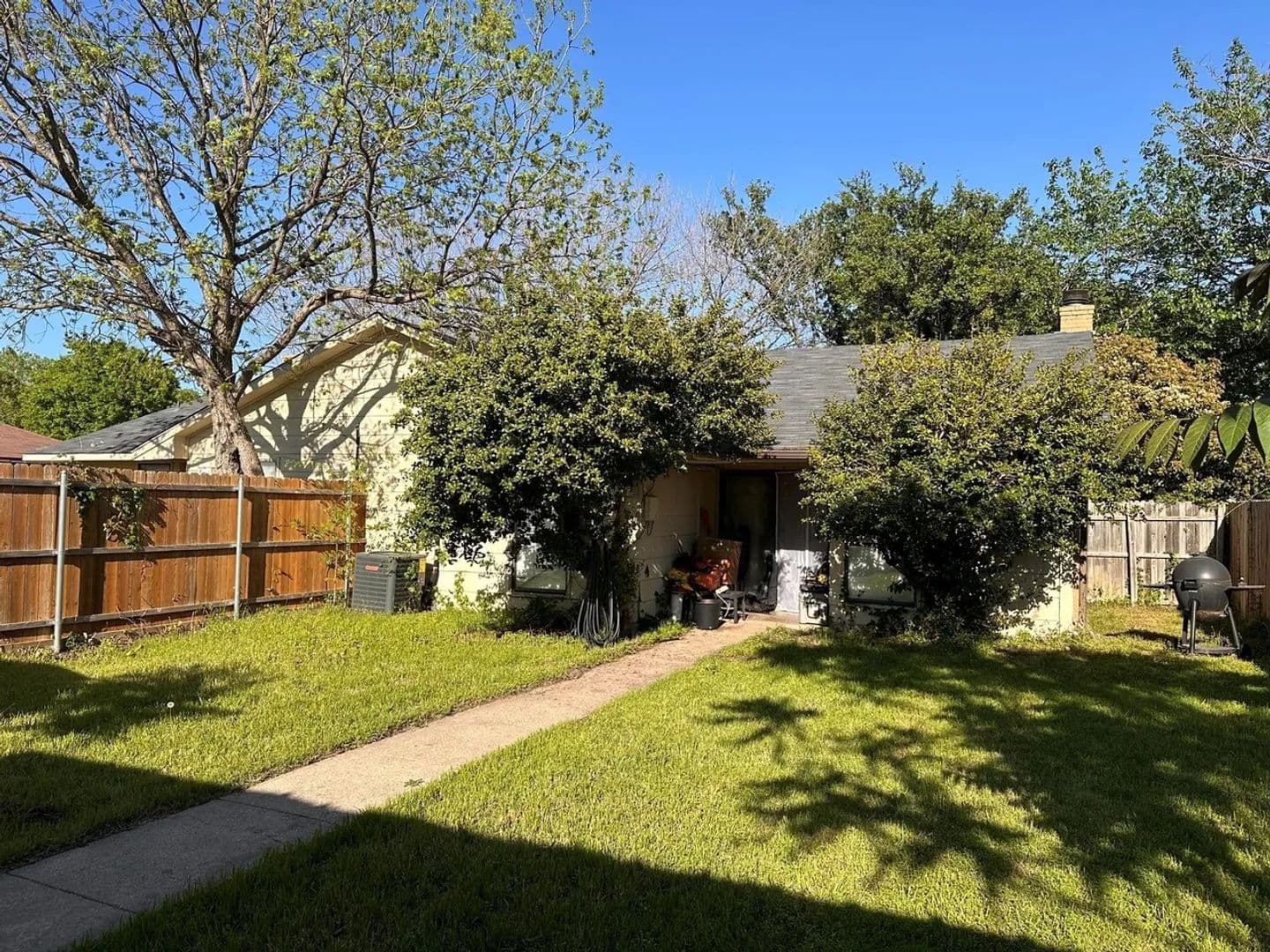 Garland House: 2026 Santa Anna Dr