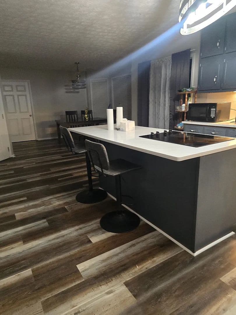 Rex House: 203 Hayes Ln
