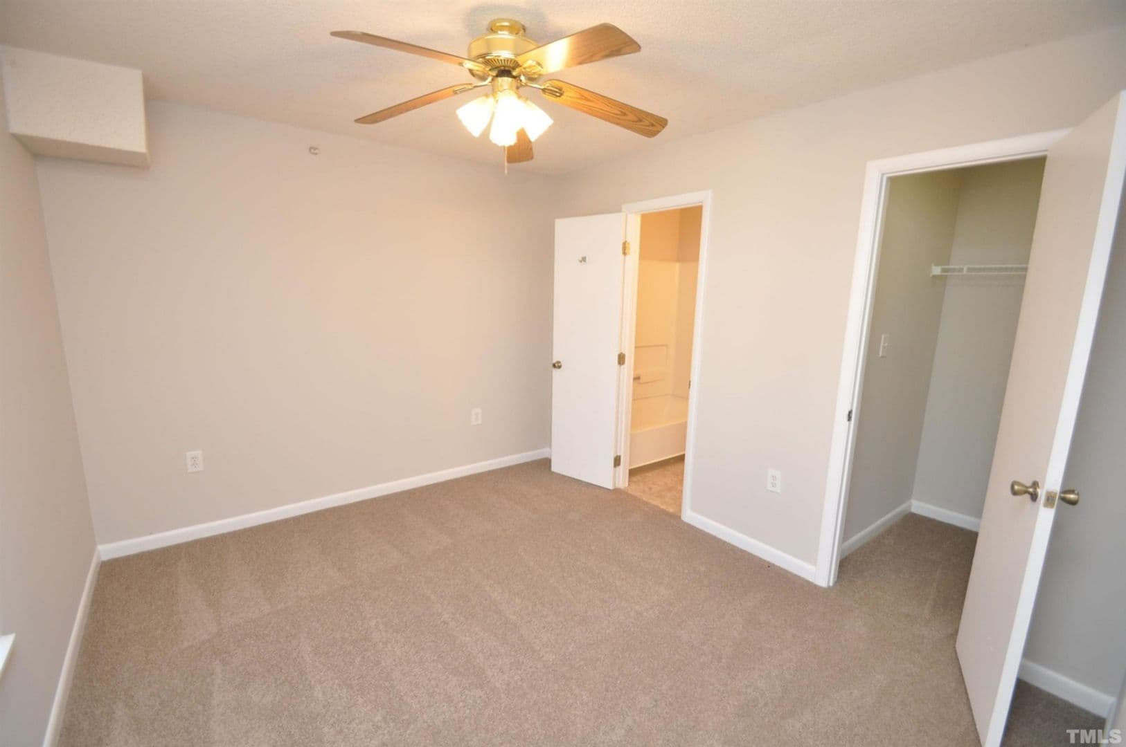 Raleigh House: 1331 #302 Crab Orchard Dr