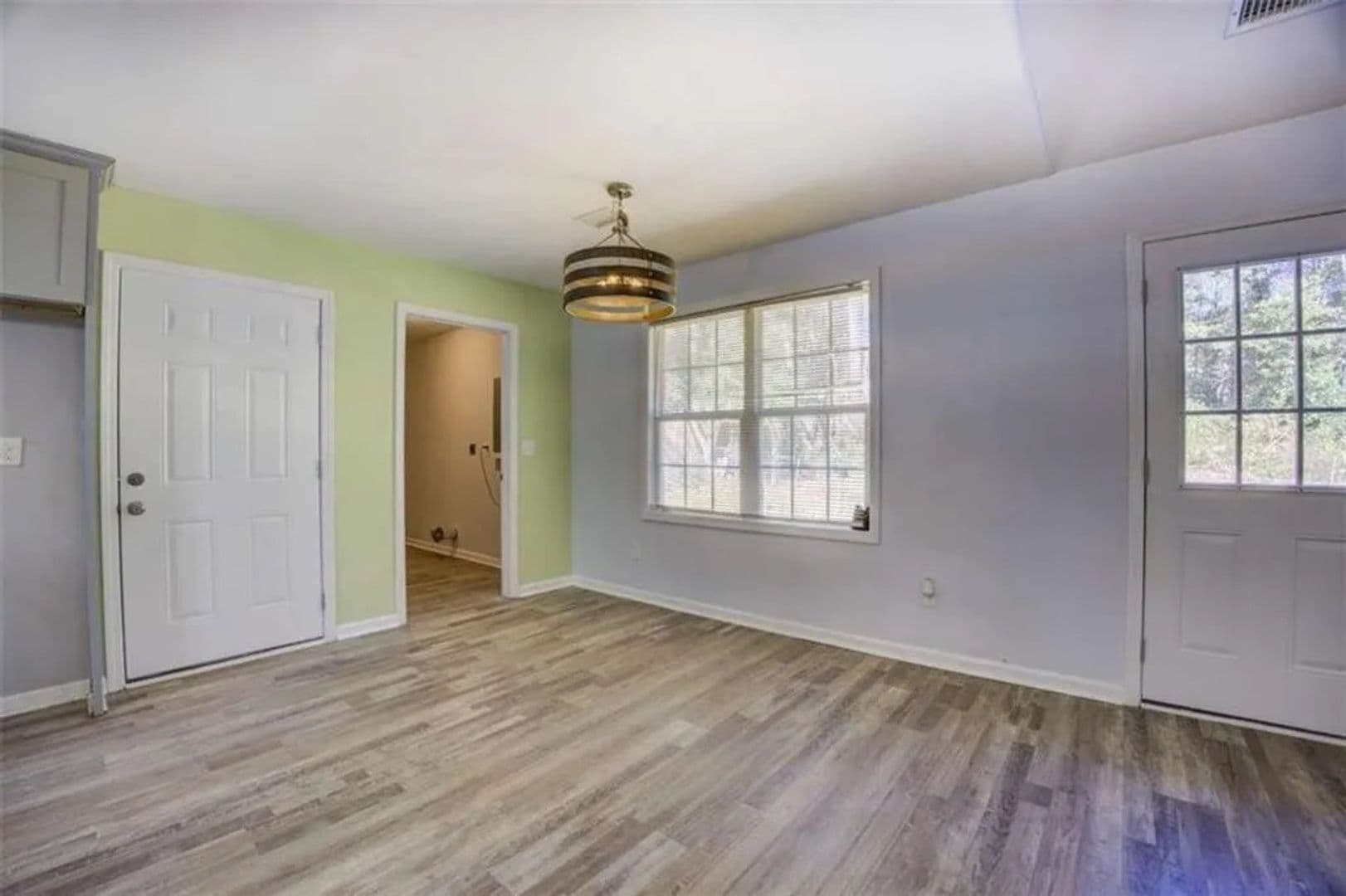 Covington House: 915 Navajo Trl