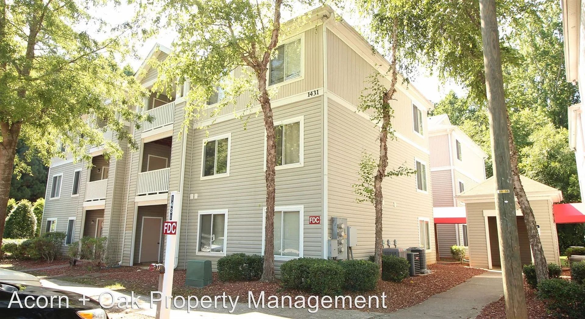 Raleigh House: 1431 Collegiate Cir