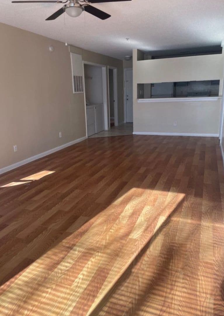Raleigh House: 1241 University Ct