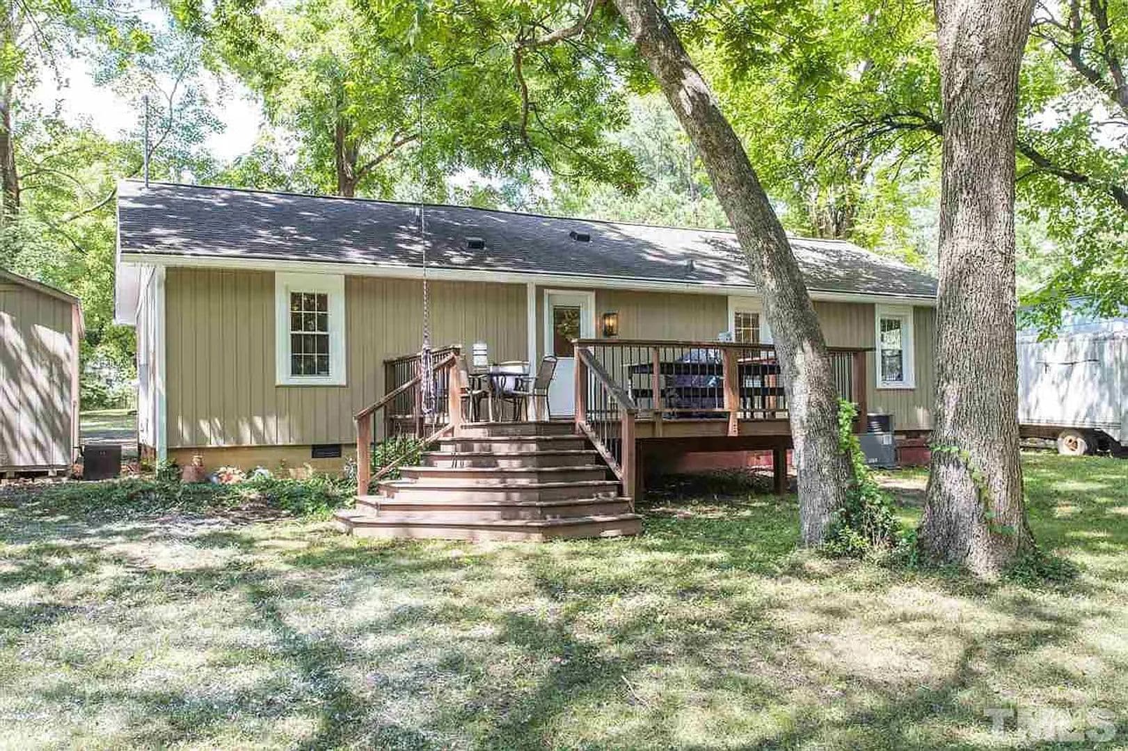 Raleigh House: 2923 Okelly St