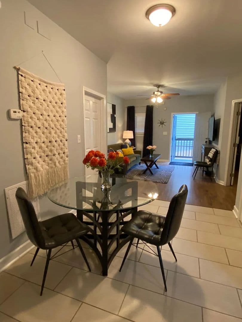 Atlanta House: 1121 Jones Ave