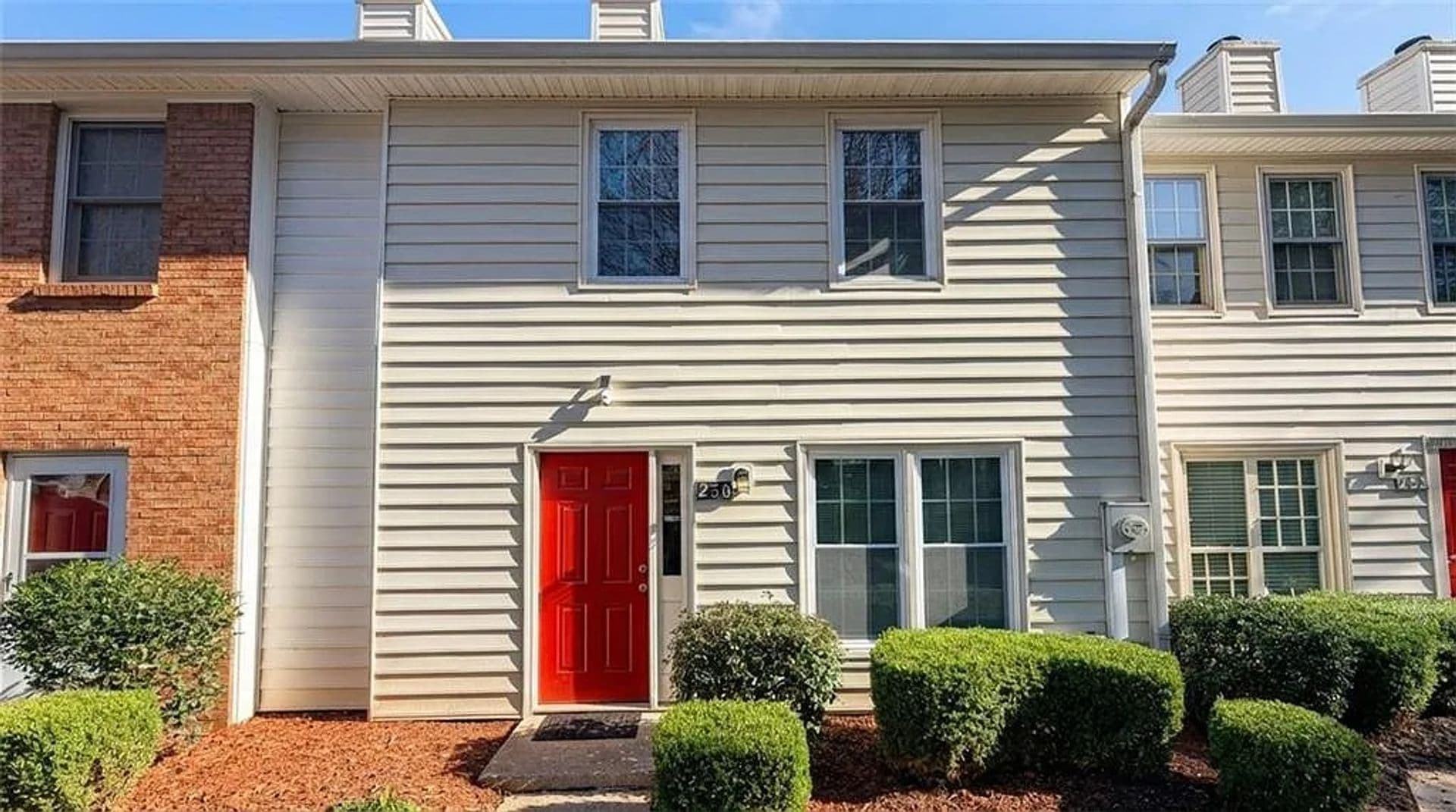 Roswell House: 250 Mill Creek Pl