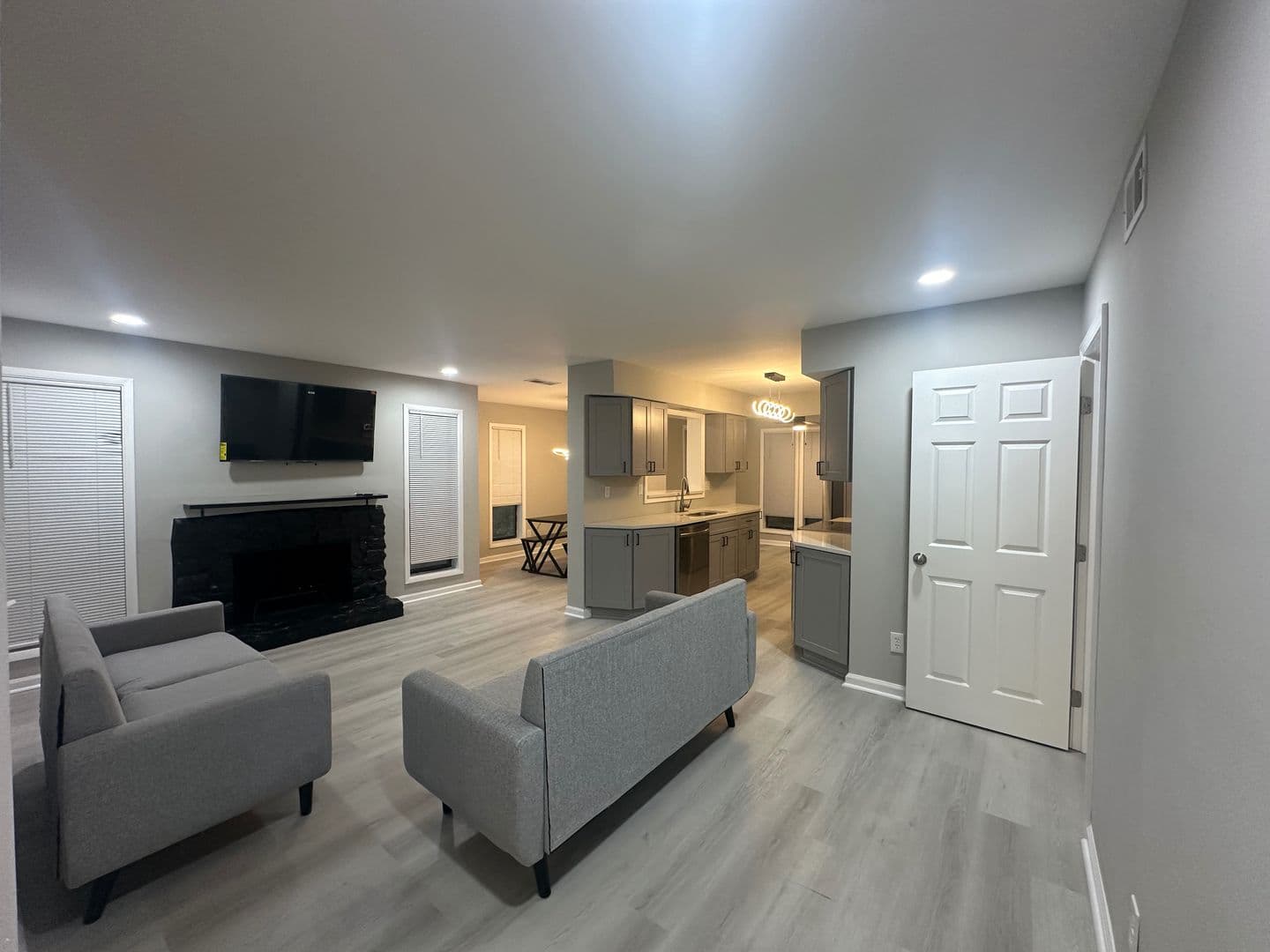 Atlanta House: 9400 Roberts Dr