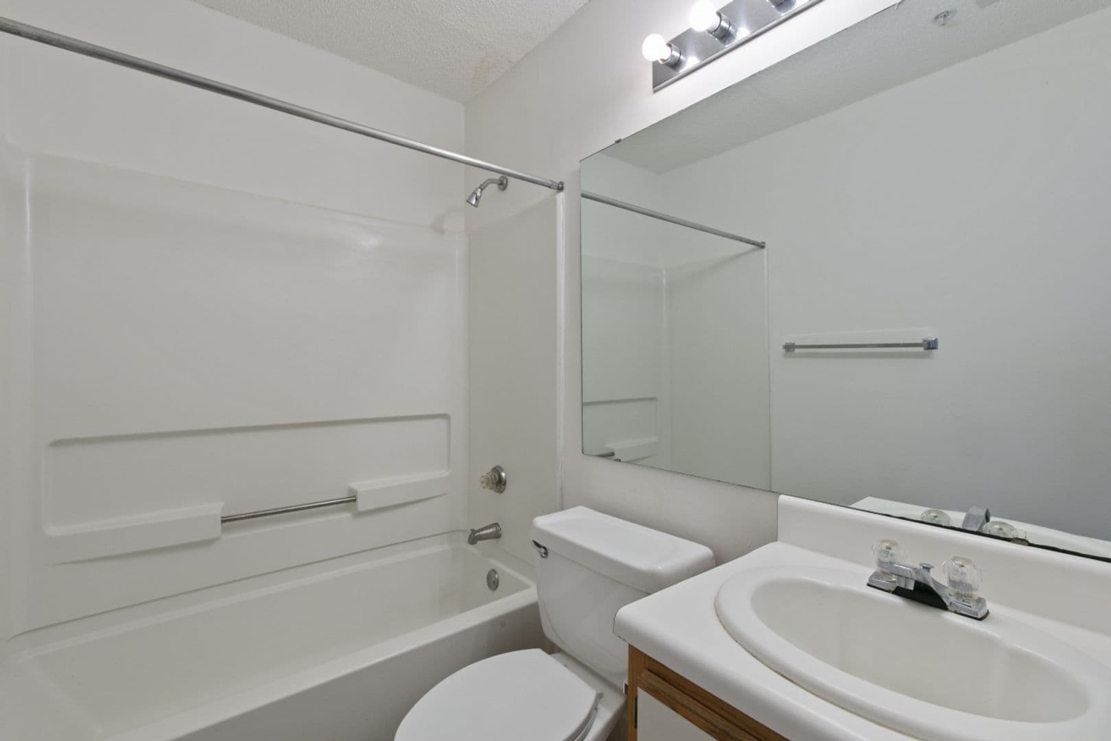 Raleigh House: 1251 #002 University Ct