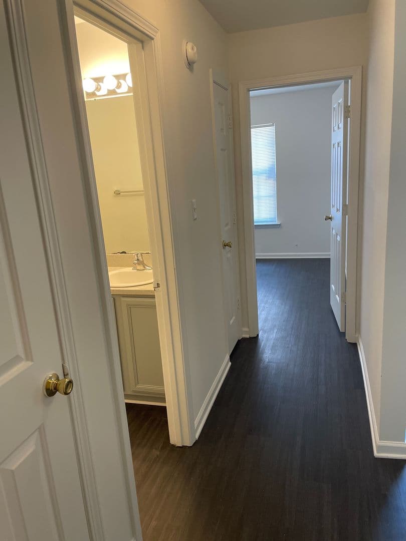 Charlotte House: 913 Tennyson Dr