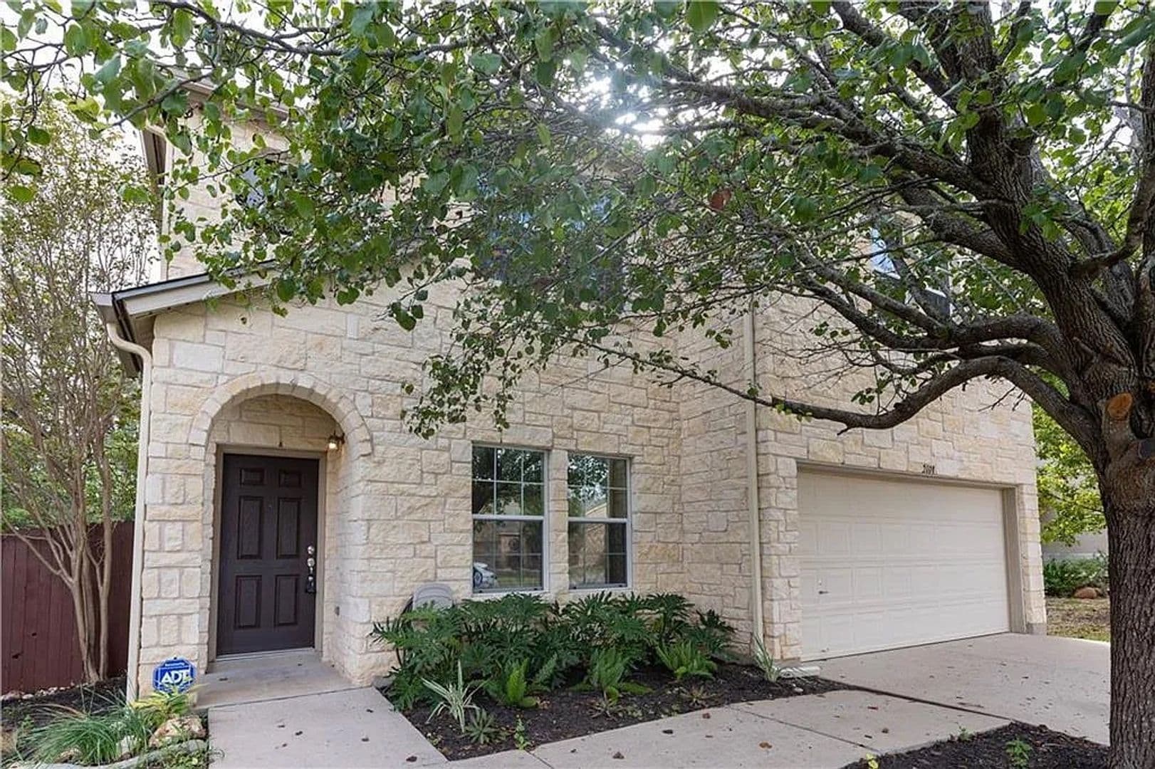 Leander House: 2108 Cottontail Dr