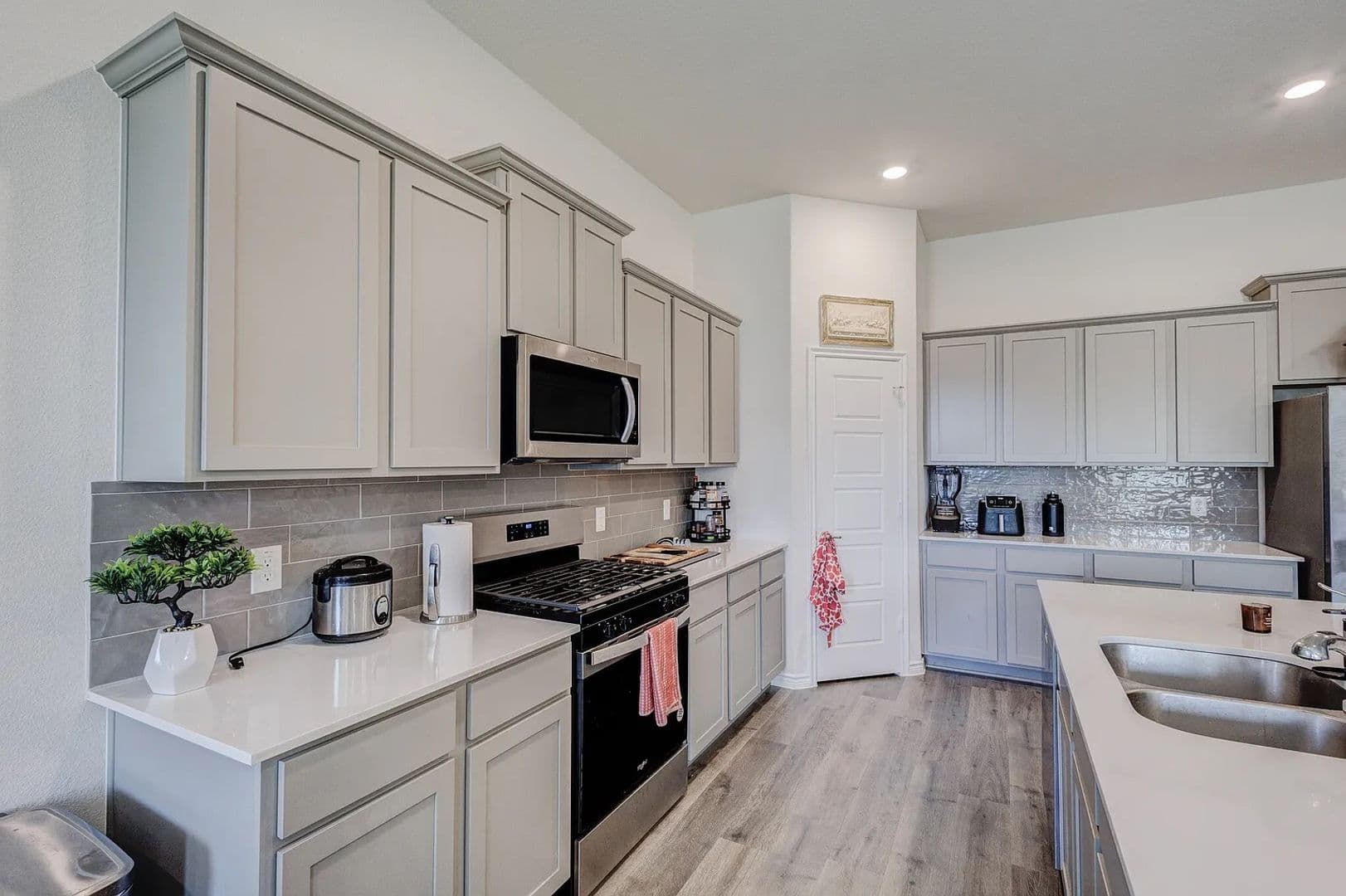 Garland House: 6993 Newby Ln