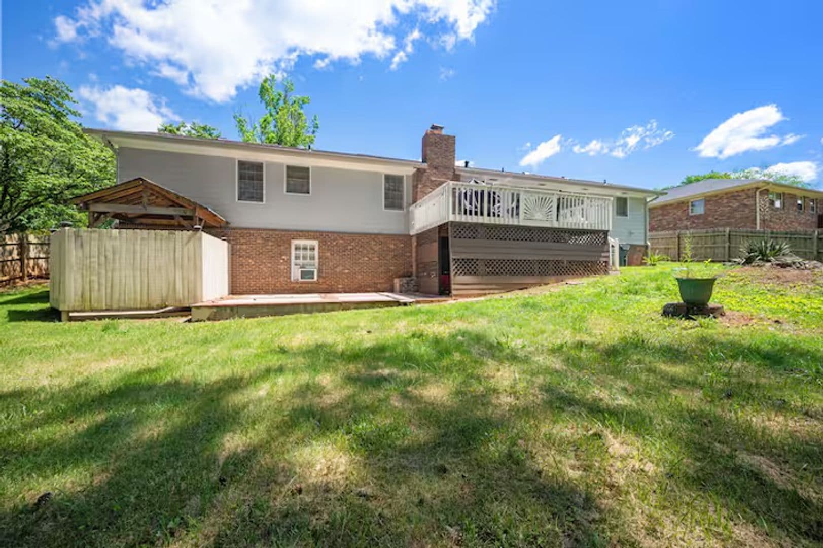 Lilburn House: 493 Greg Dr SW