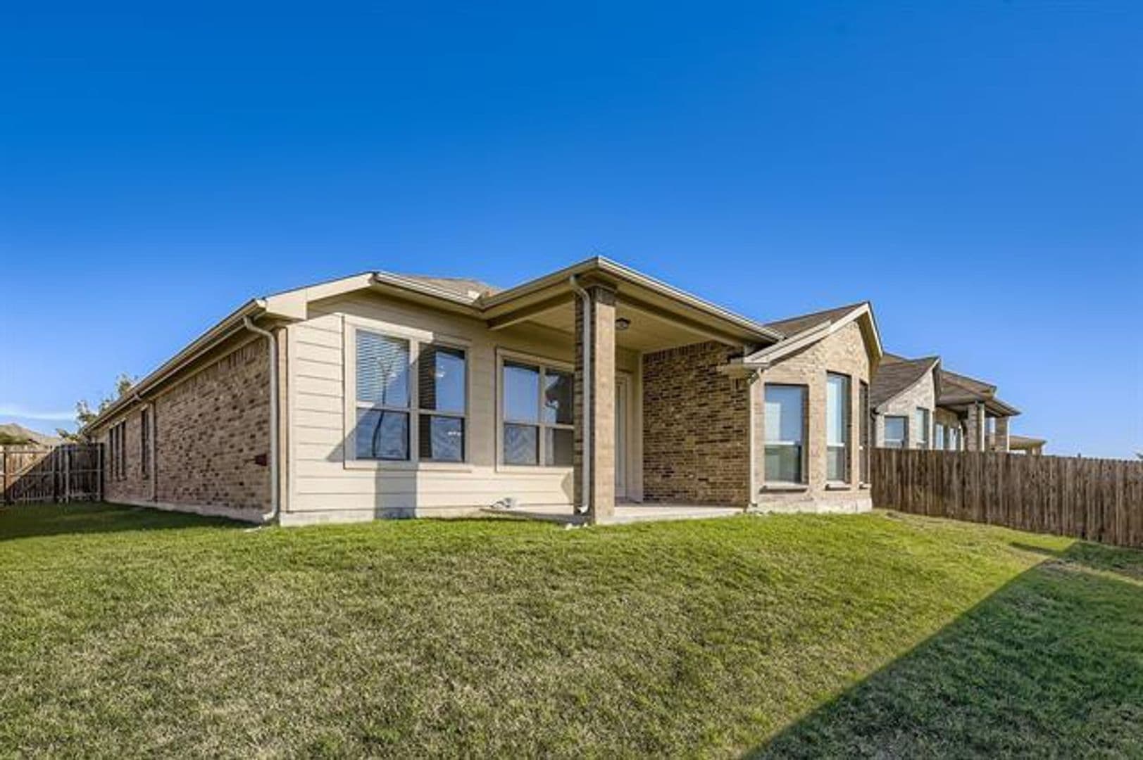 Fort Worth House: 5709 Broad Bay Ln