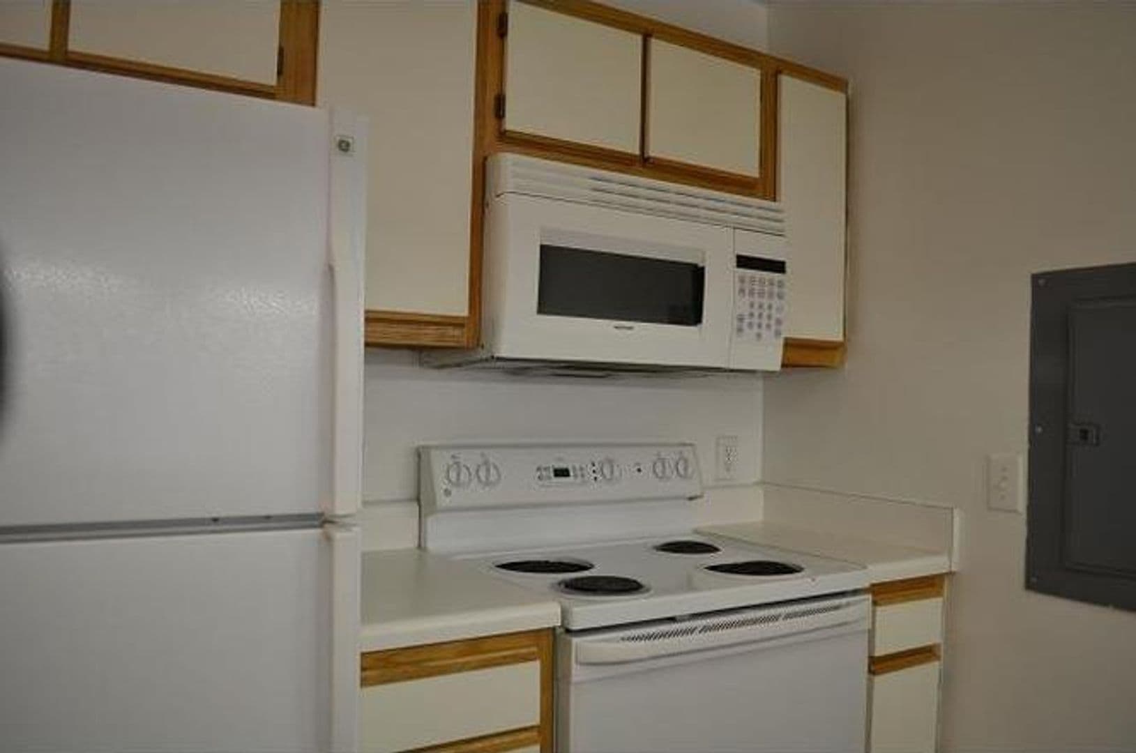 Raleigh House: 1431 Collegiate Cir