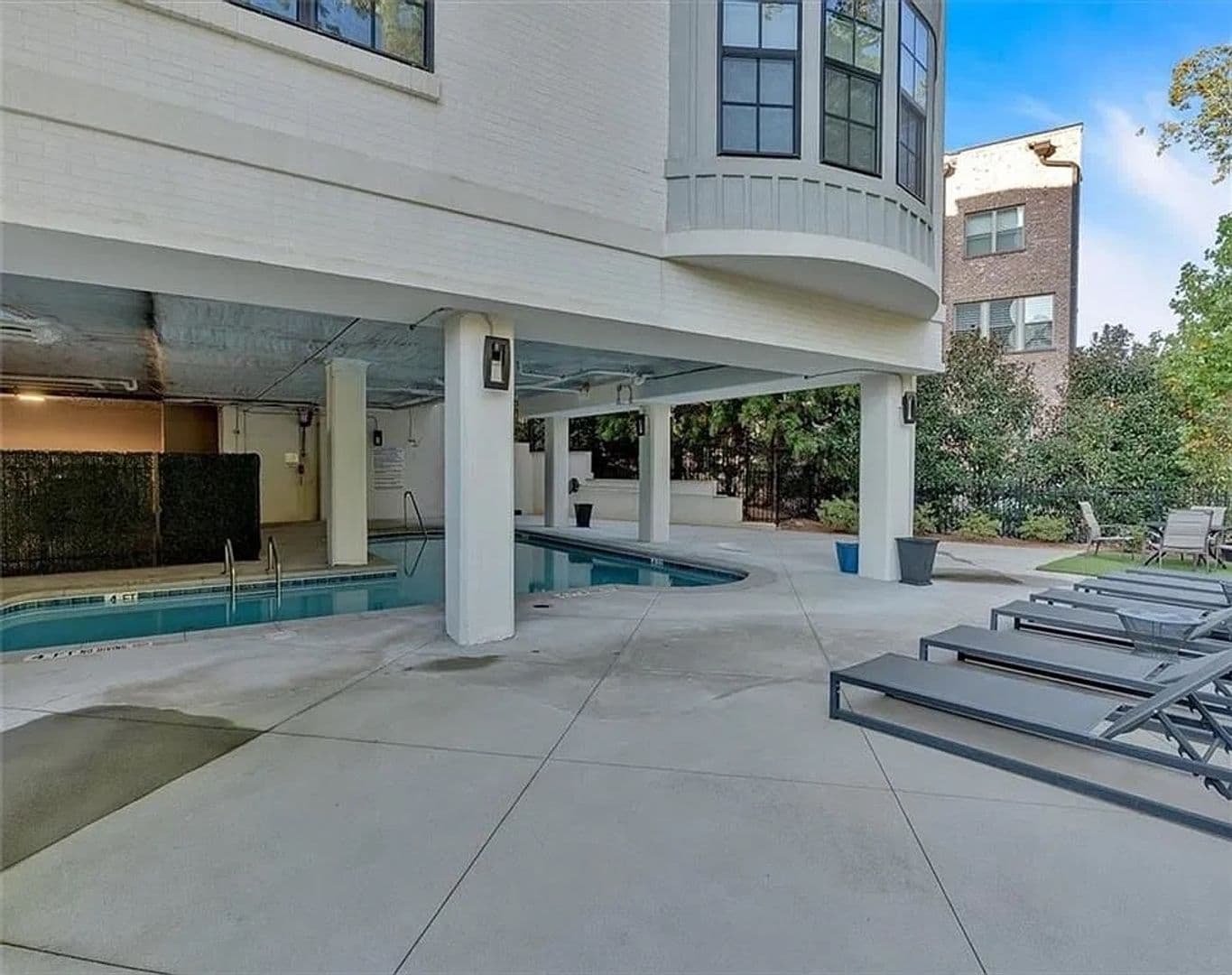 Atlanta House: 6890 Peachtree Dunwoody Rd NE