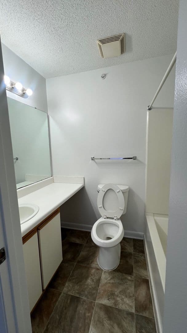Raleigh House: 1411 Collegiate Cir
