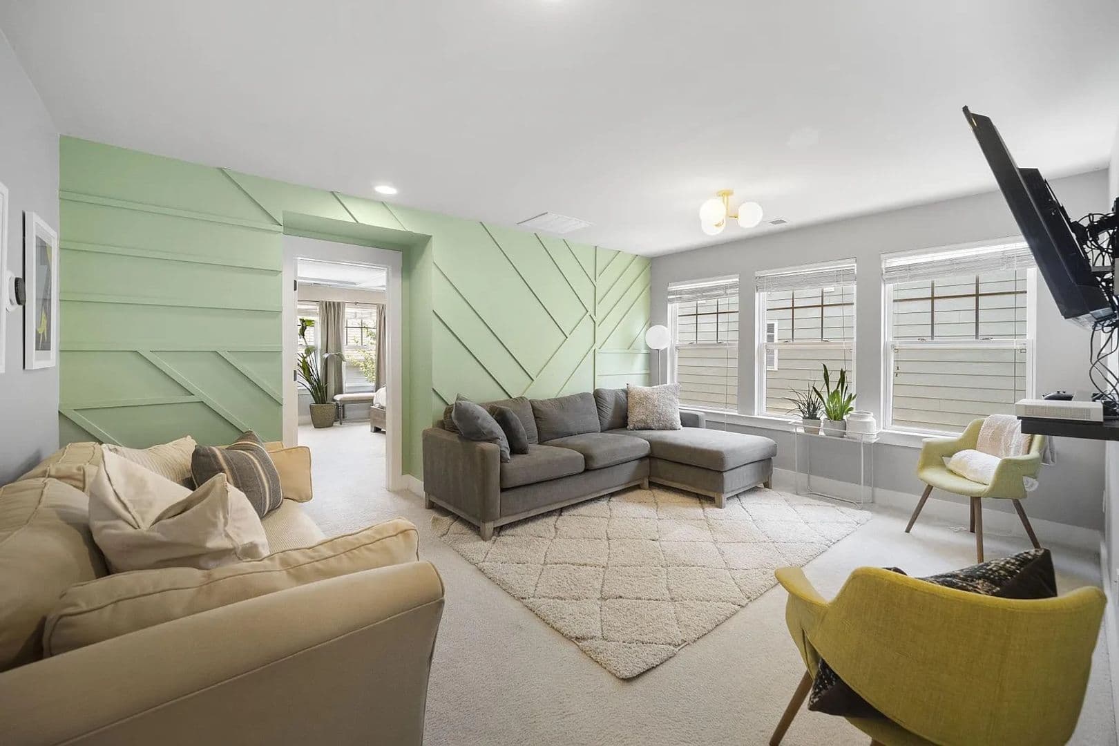 Charlotte House: 2435 Double Oaks Rd