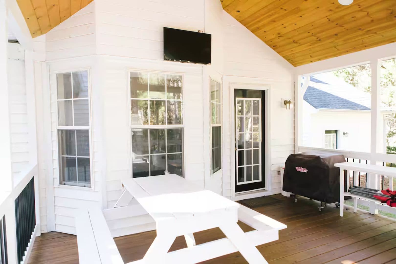 Youngsville House: 7000 Sandy Pines Dr