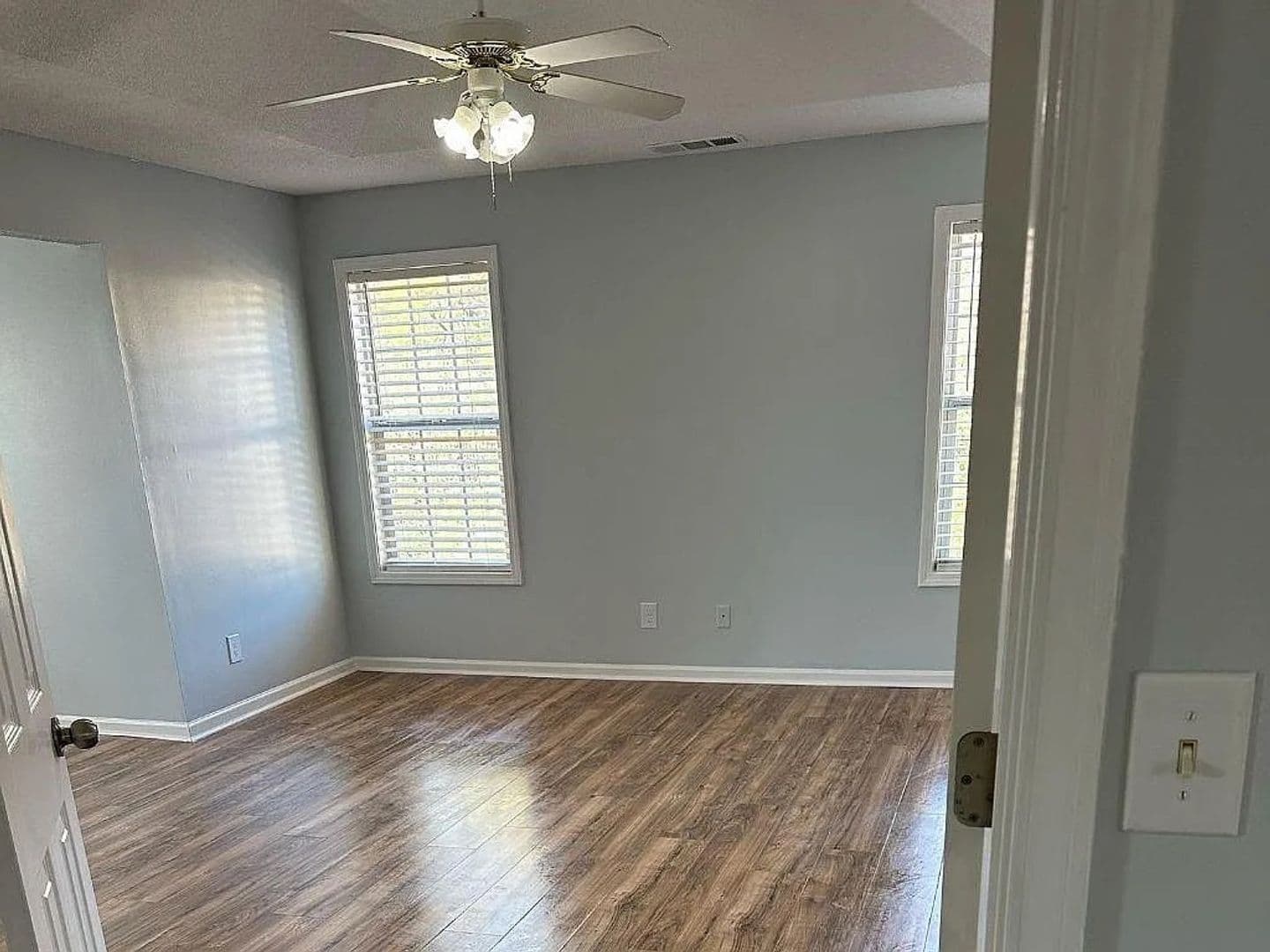 Grayson House: 1261 Lakeview Rd