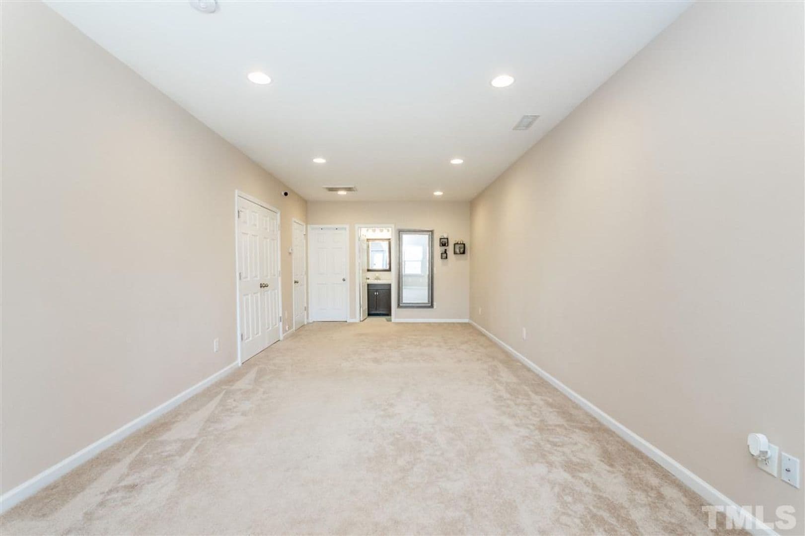 Raleigh House: 5355 Big Bass Dr