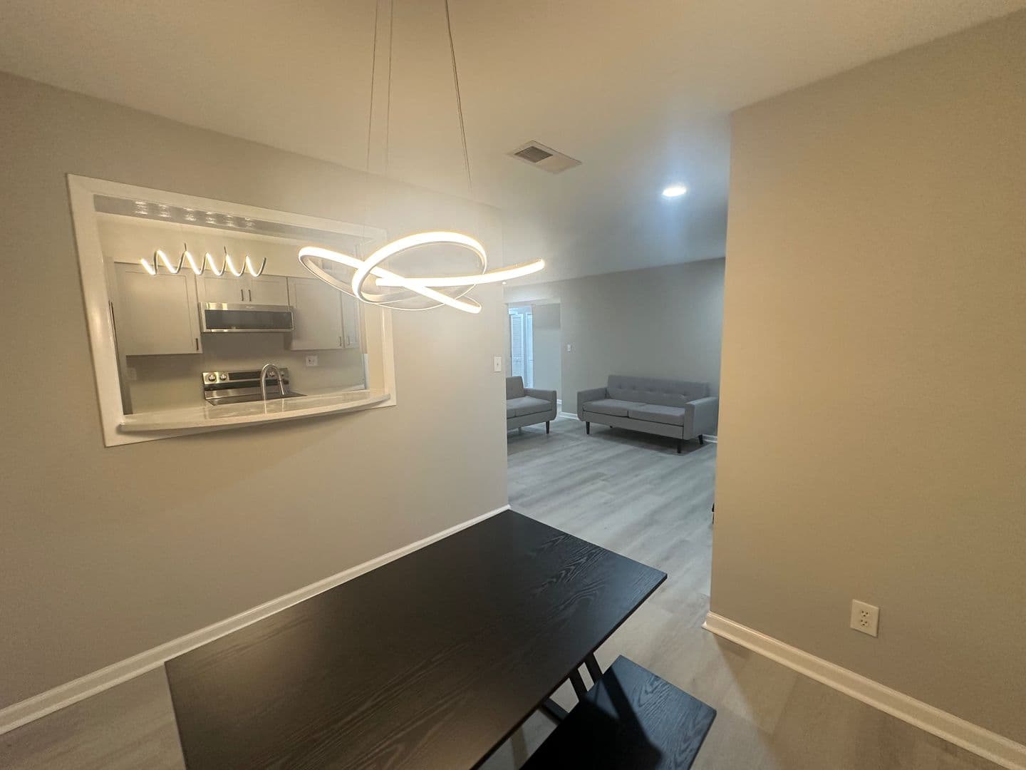 Atlanta House: 9400 Roberts Dr