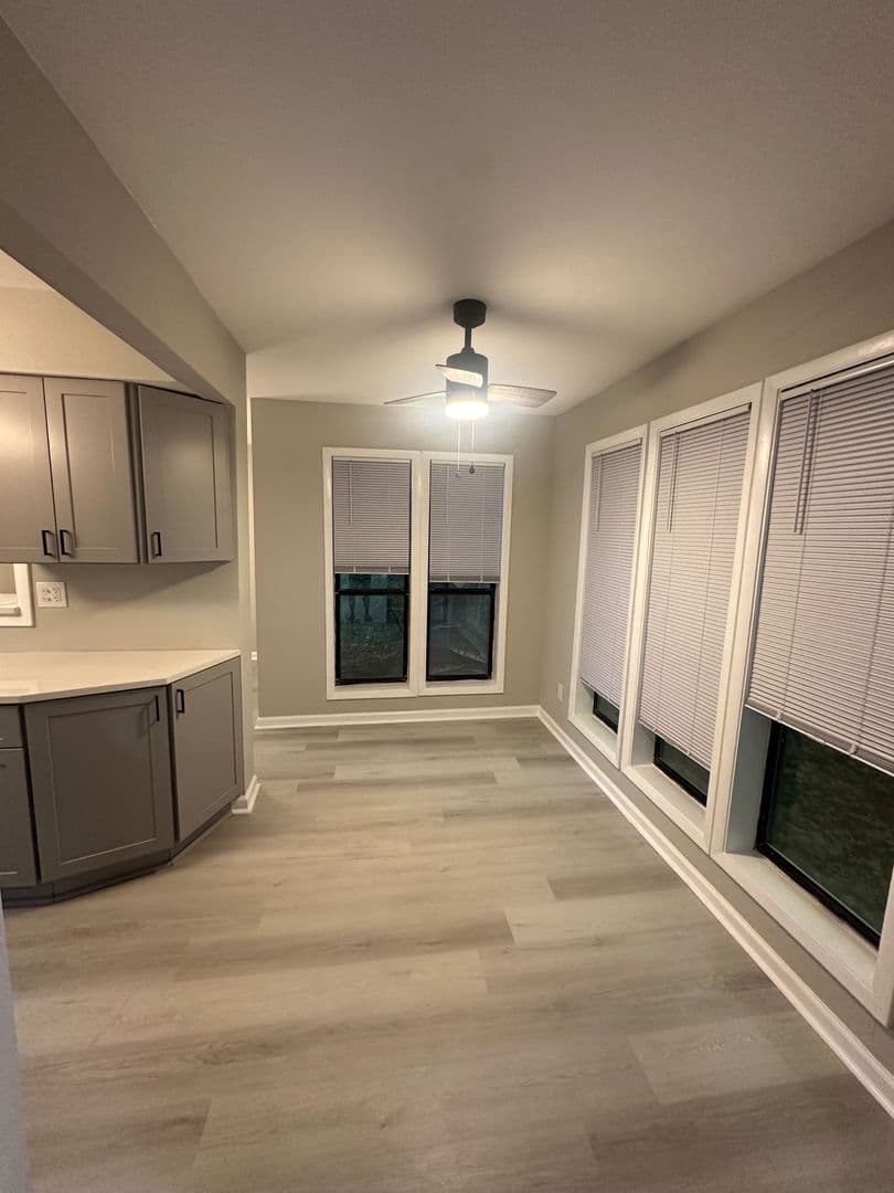 Atlanta House: 9400 Roberts Dr