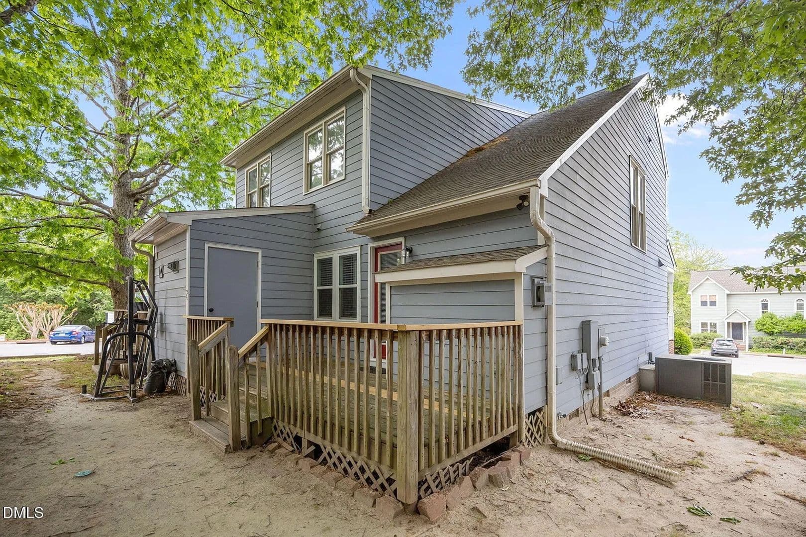 Raleigh House: 1627 Oakland Hills Way