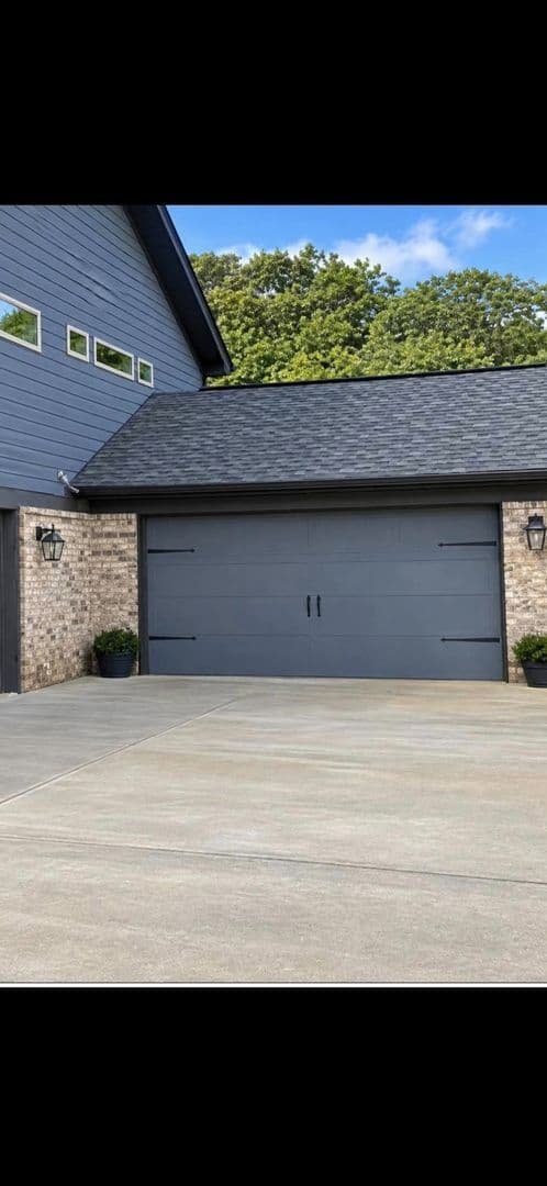 Braselton House: 218 Woodley Ct