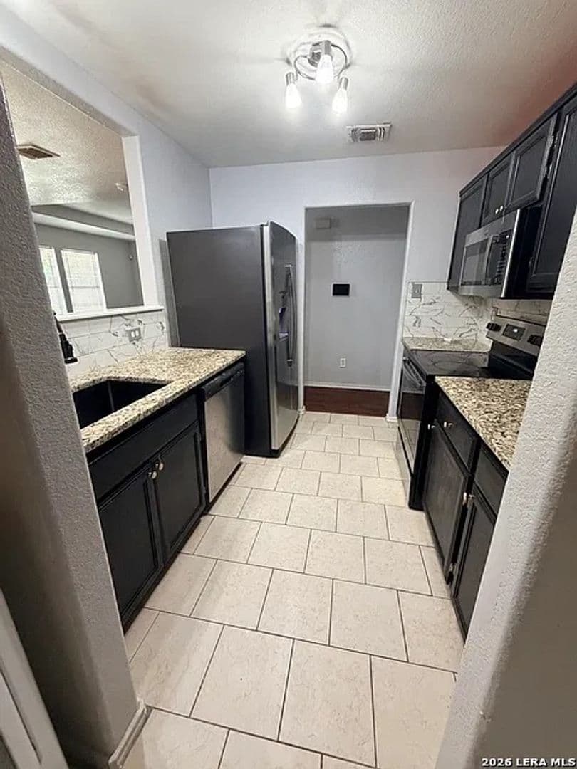 San Antonio House: 6131 Lake Victoria St