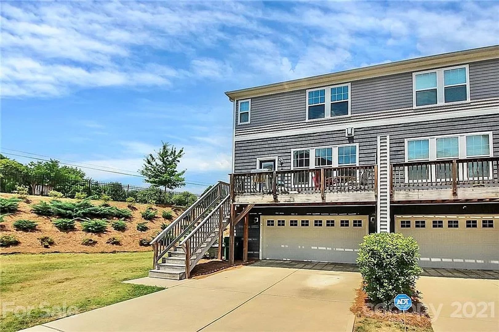 Charlotte House: 1502 Sharon Rd W