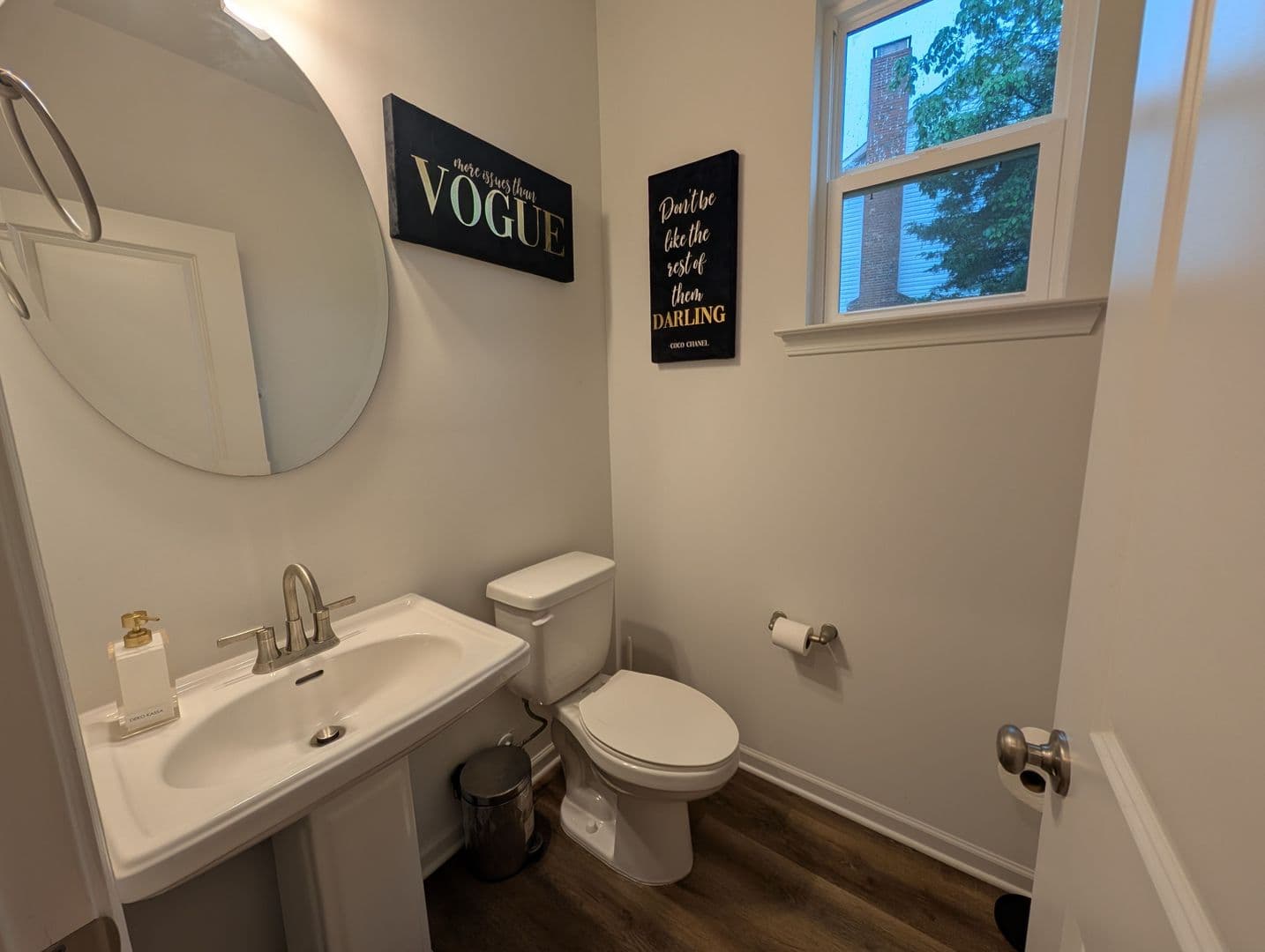 Charlotte House: 6043 Sullins Rd