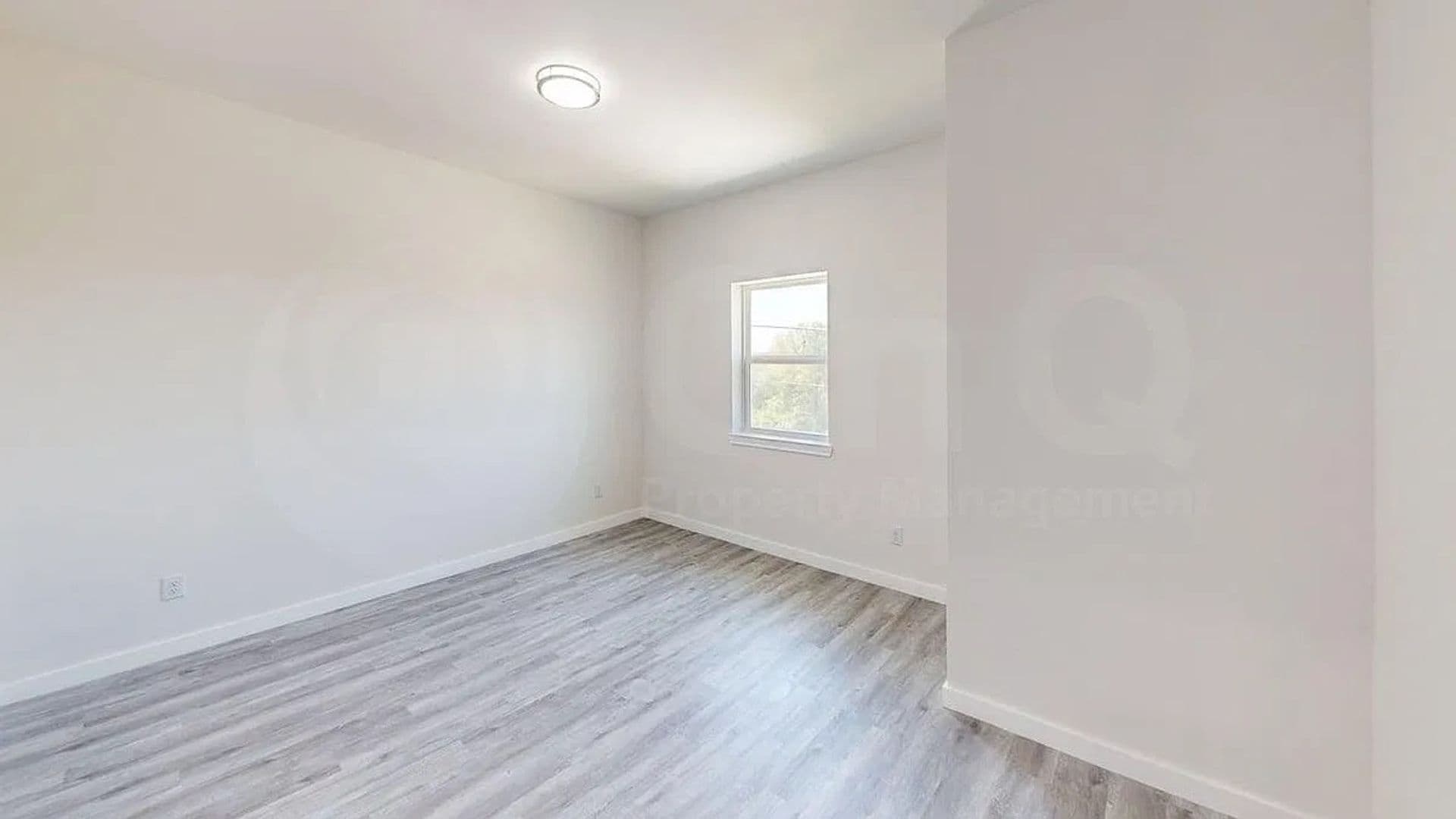 Dallas House: 6702 S Lancaster Rd