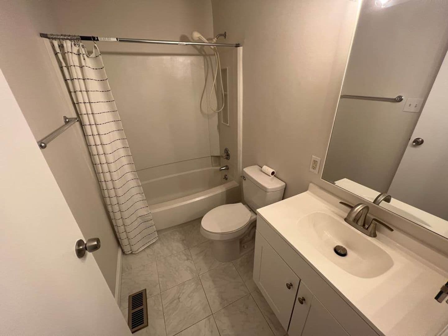 Raleigh House: 2824 Henslowe Dr