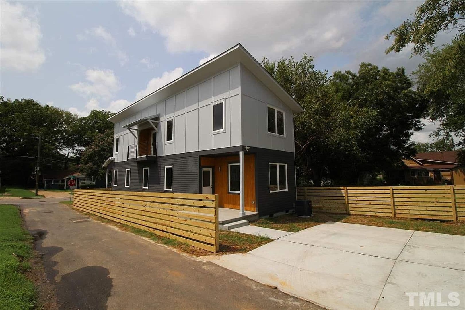 Raleigh House: 218 Heck St