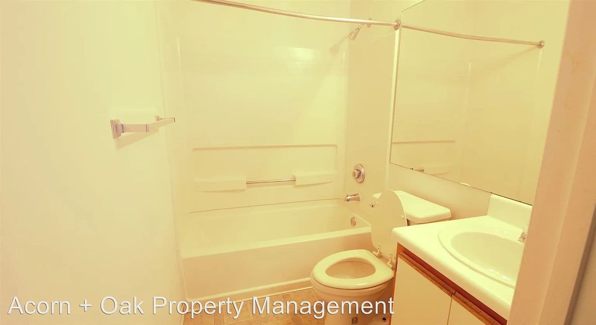 Raleigh House: 1431 Collegiate Cir