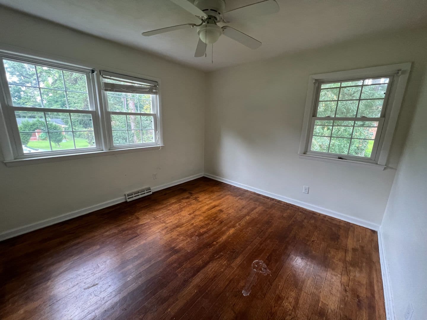 Raleigh House: 1809 Pinedale Dr
