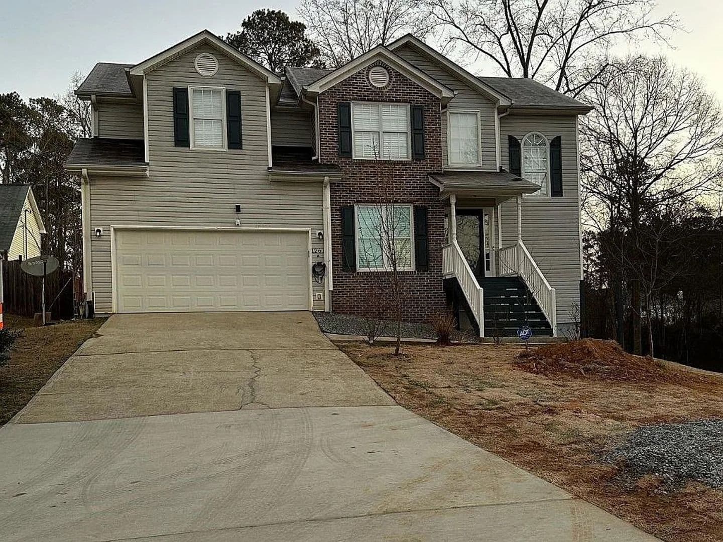 Grayson House: 1261 Lakeview Rd