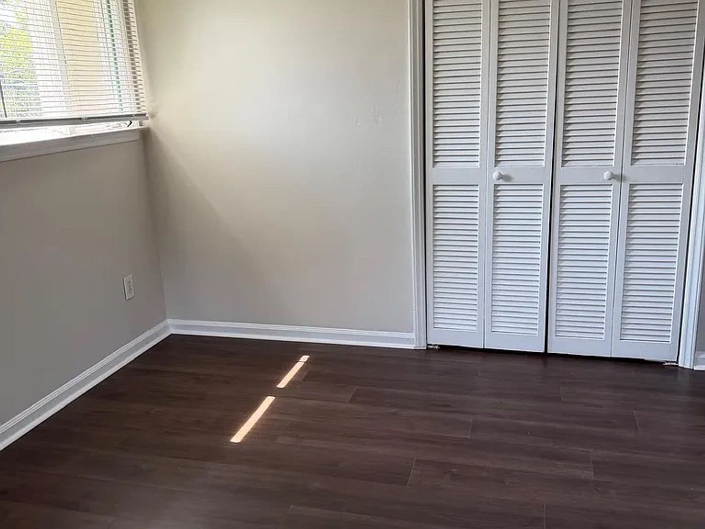 Burlington House: 1421 W Front St