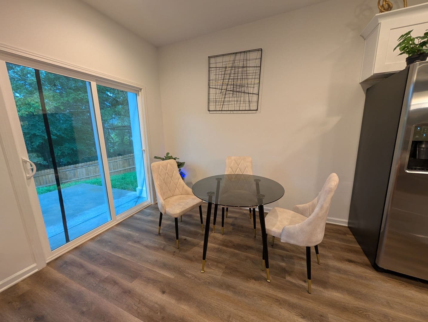 Charlotte House: 6043 Sullins Rd