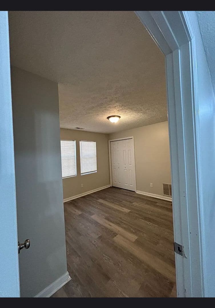 Mabelton House: 5888 Brookside Dr SE