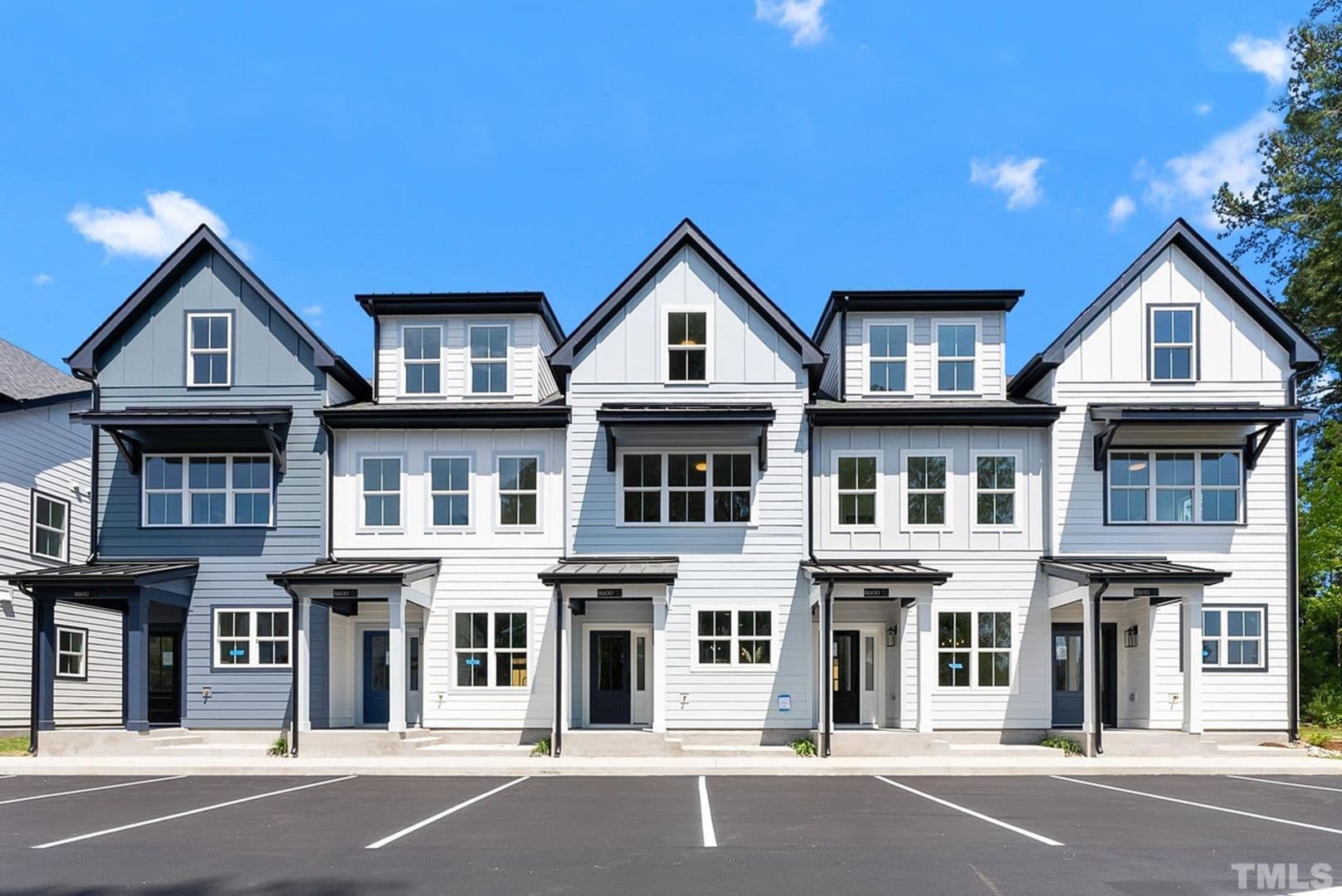 Raleigh House: 8611 Brushfoot Wy
