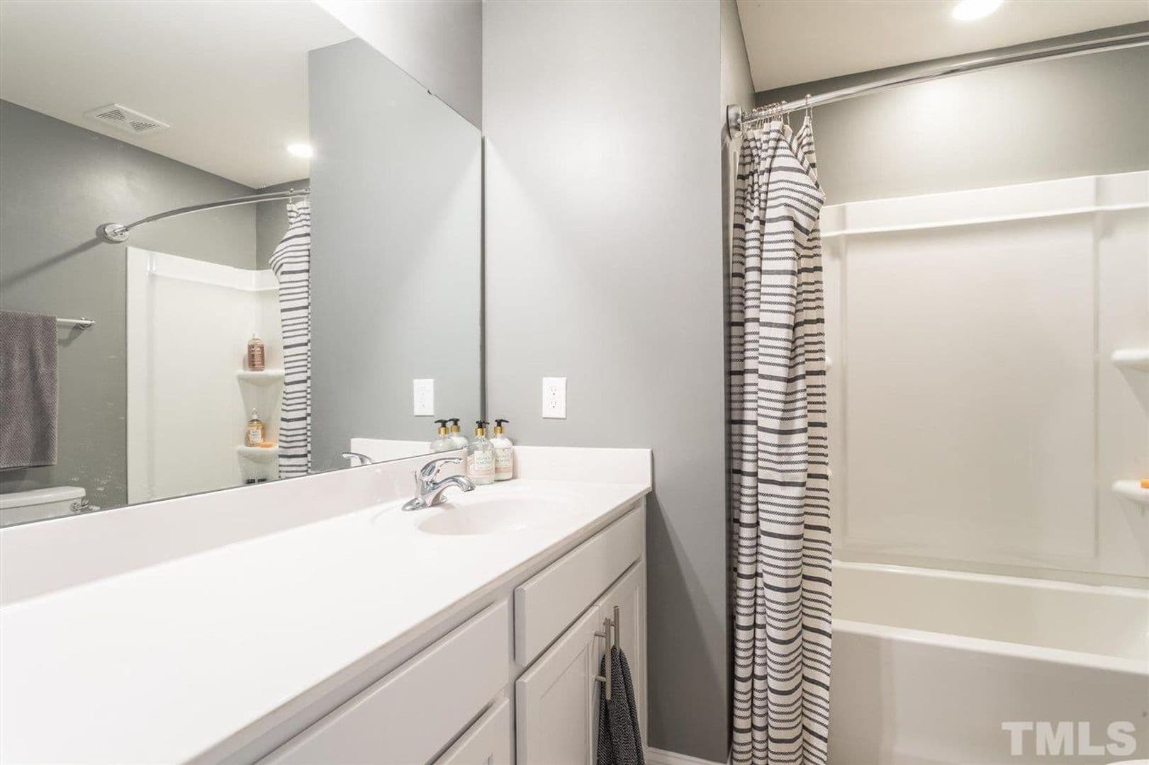 Raleigh House: 4707 Princess Lita Way
