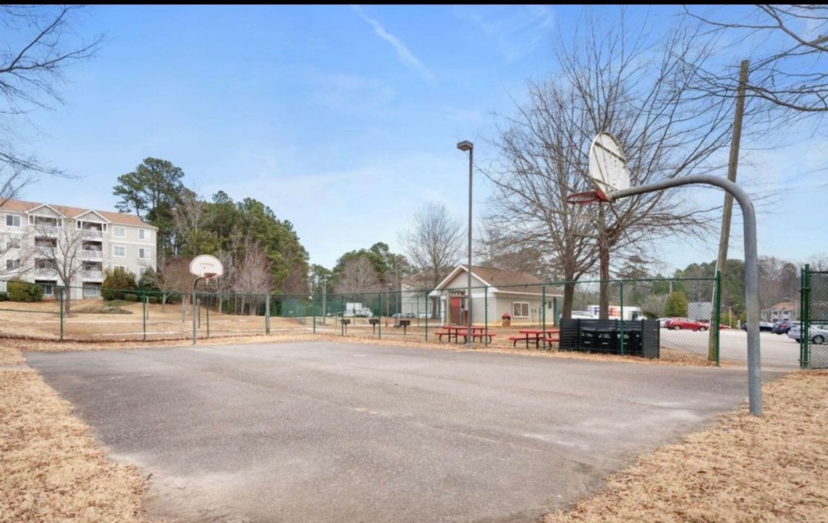 Raleigh House: 1411 Collegiate Cir