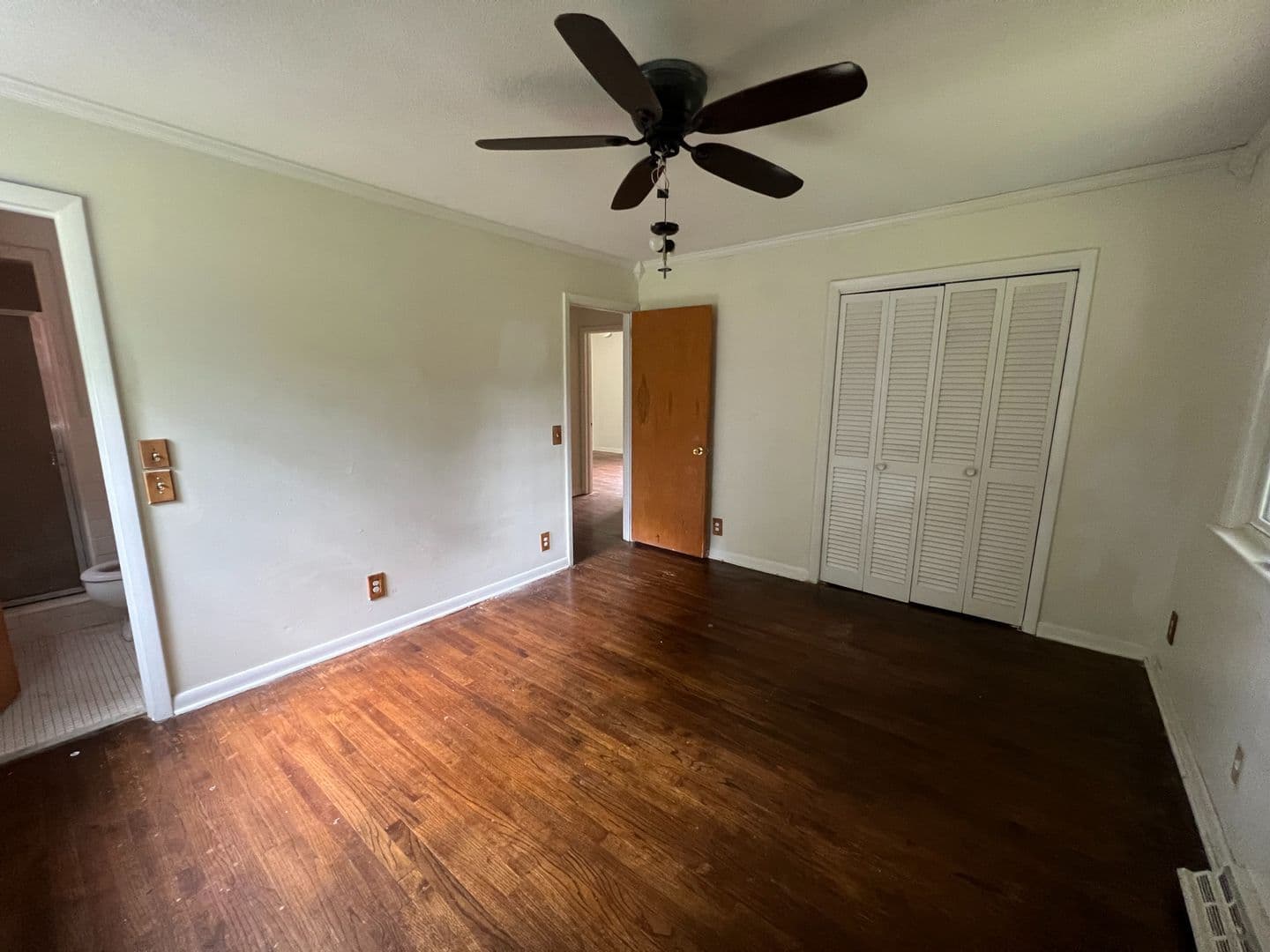 Raleigh House: 1809 Pinedale Dr