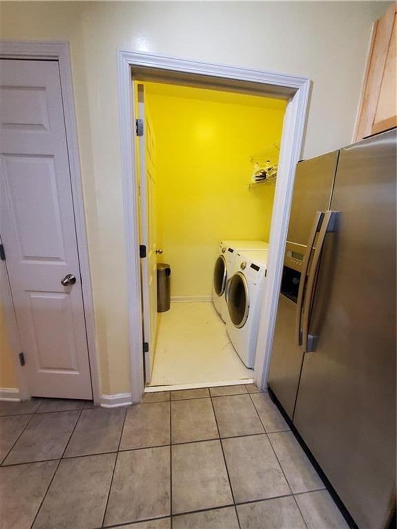 Atlanta House: 400 17th St NW