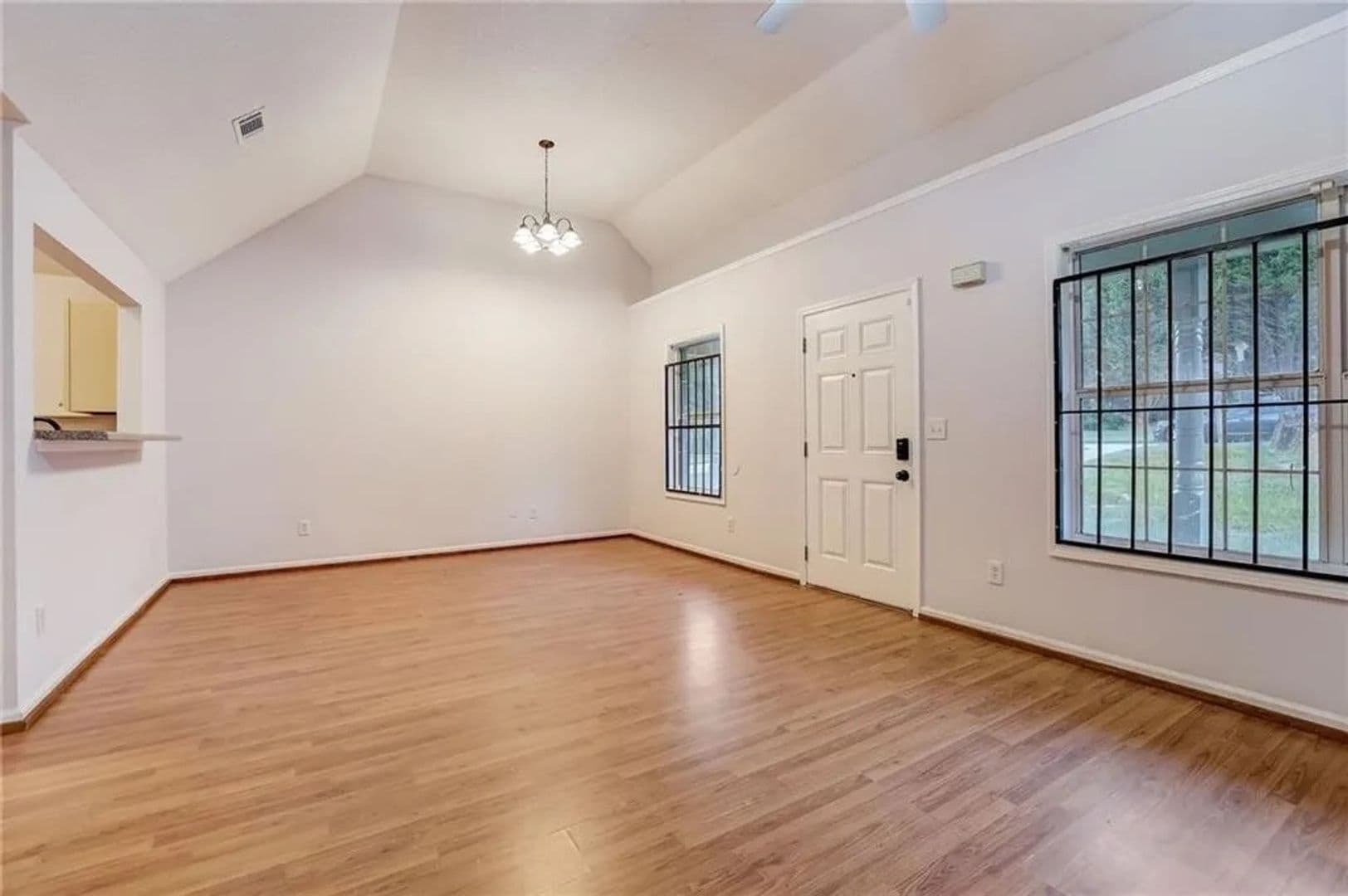Union City House: 3865 Cypress Pointe Dr