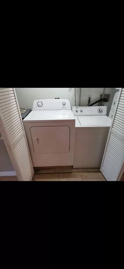 Raleigh House: 1220 University Ct