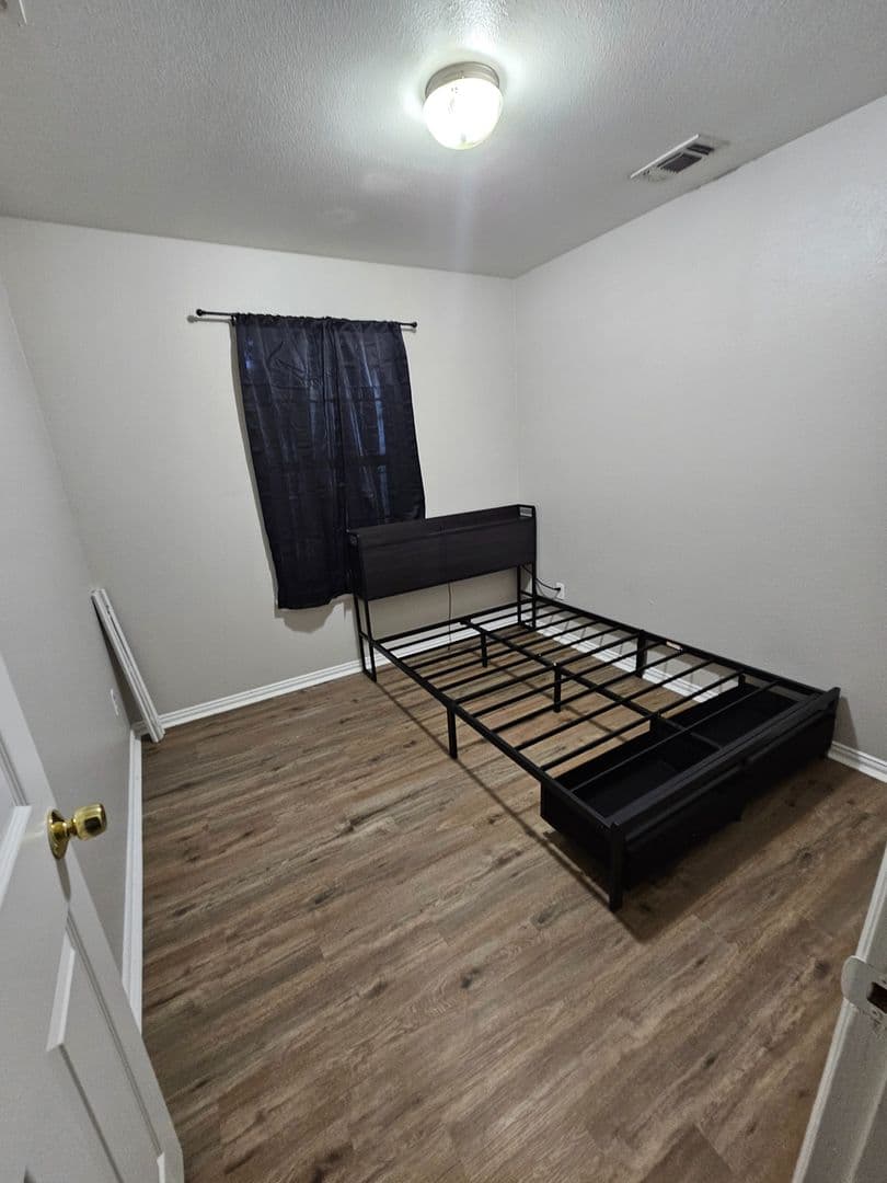Fort Worth House: 1702 Stalcup Rd