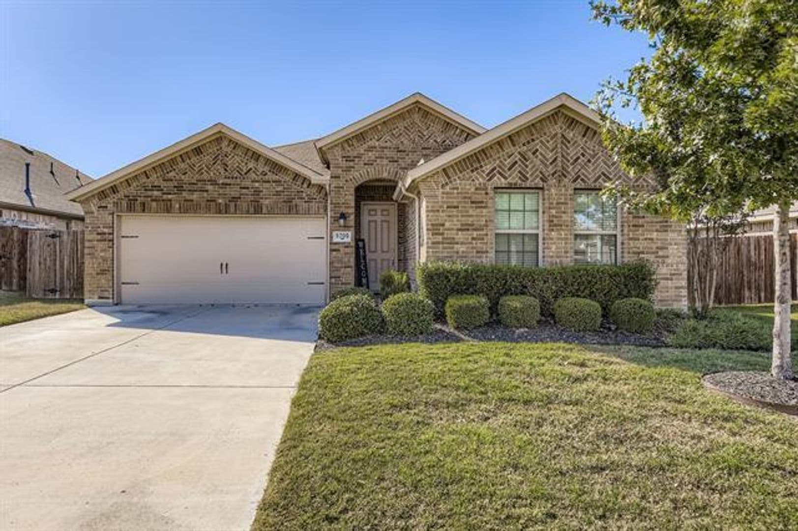 Fort Worth House: 5709 Broad Bay Ln