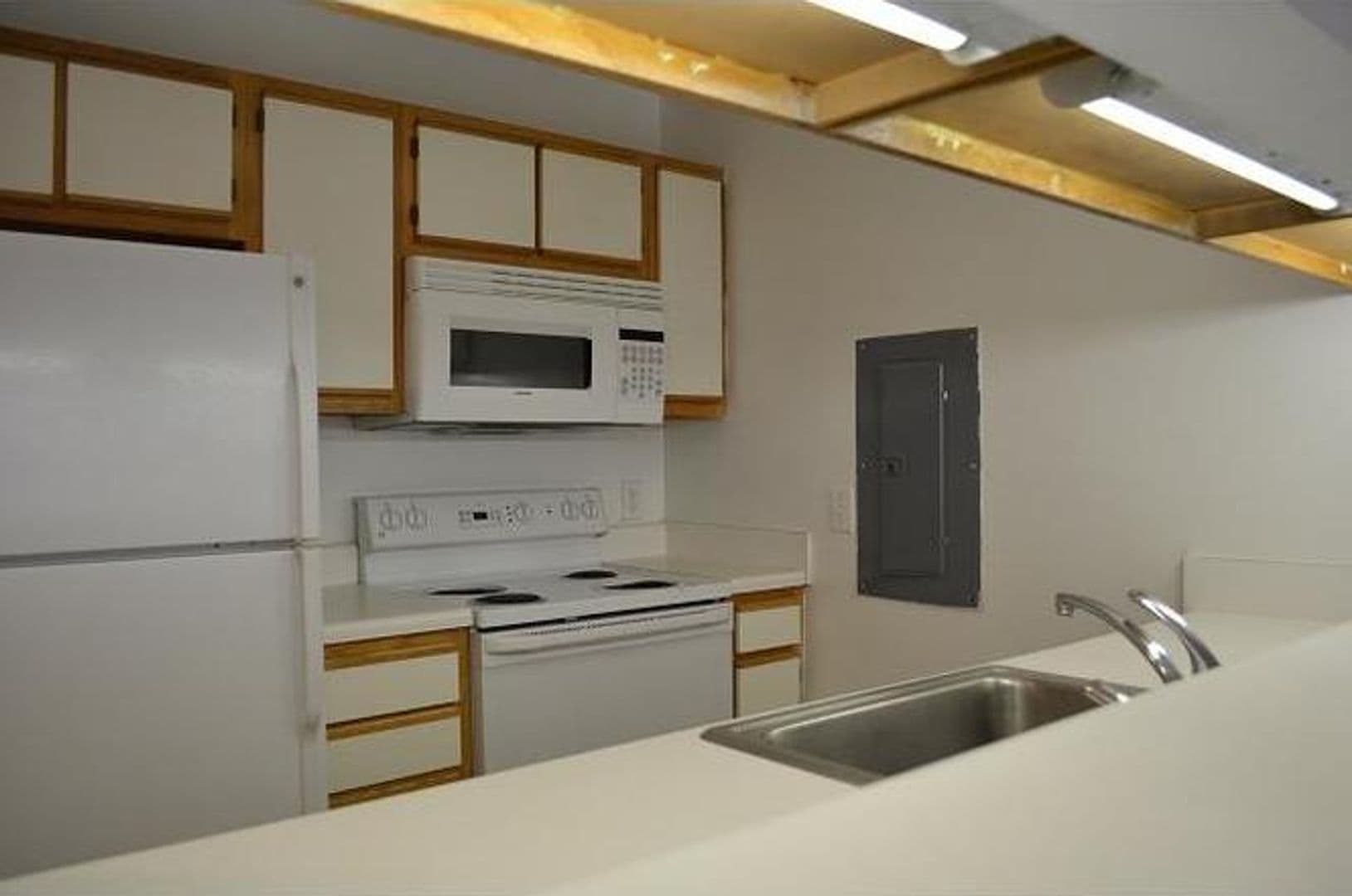 Raleigh House: 1431 Collegiate Cir