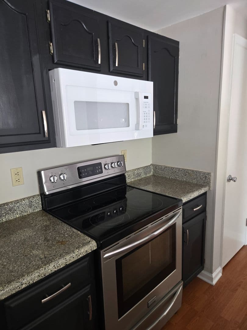 Charlotte House: 1649 Arlyn Cir